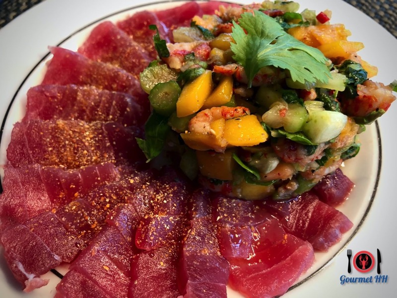 Thunfisch Sashimi mit asiatischem Flußkrebssalat, Mango, Papaya