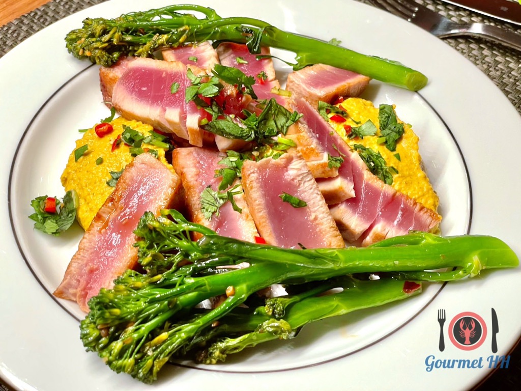 Bild: Thunfisch Teriyaki auf Curry - Hummus und wildem Brokkoli