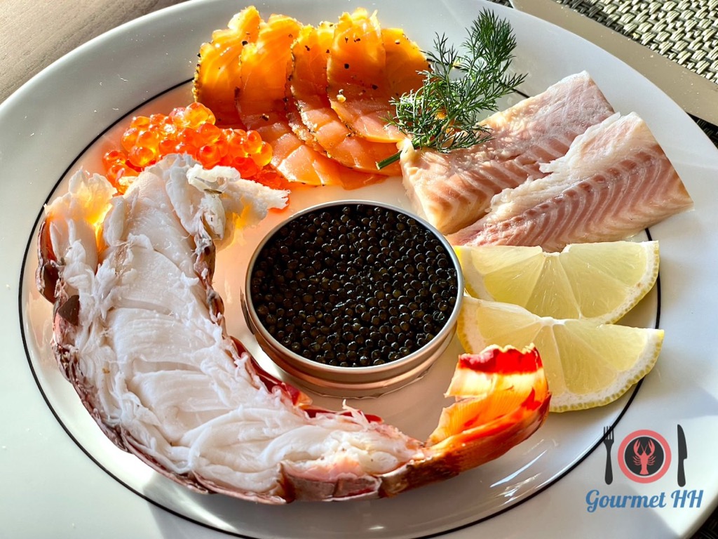 Bild: Langustenschwanz, zwei Sorten Kaviar, Lachs und Aalfilets