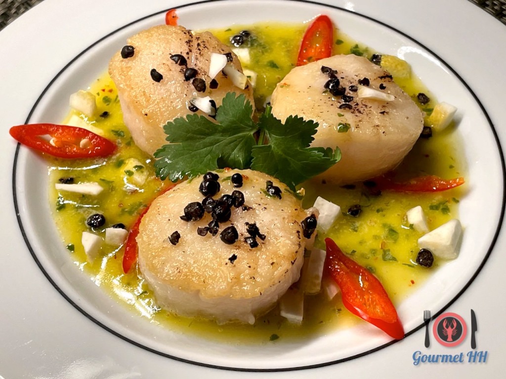 Bild: Jacobsmuscheln auf Olivenöl-/Zitronenemulsion mit Chili
