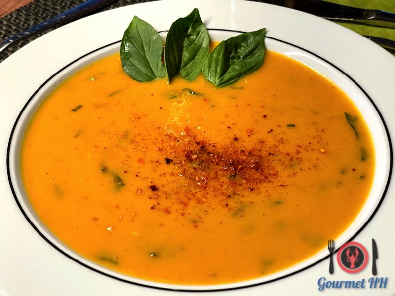 Bild: Kürbis-Kokos Suppe mit Thai Basilikum